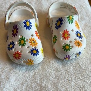 Daisy Crocs for toddlers🌼